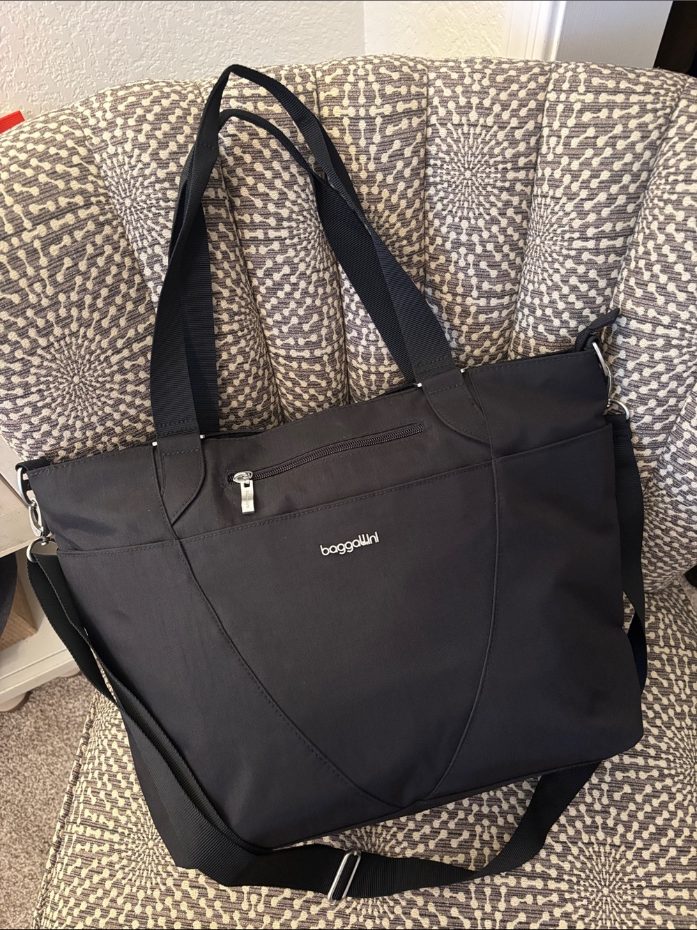 Baggallini Black Large Nylon Lightweight Tote Adjustable Removable Strap Pockets